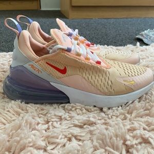 Nike women’s Air Max 270 size 9